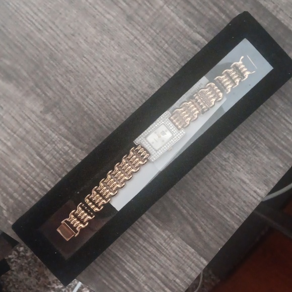 Elizabeth Taylor White Diamond Watch - Picture 5 of 6